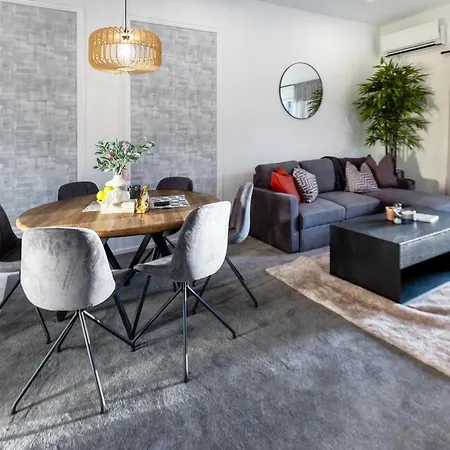 Modern 3 Bed Overlooking Hagley Park